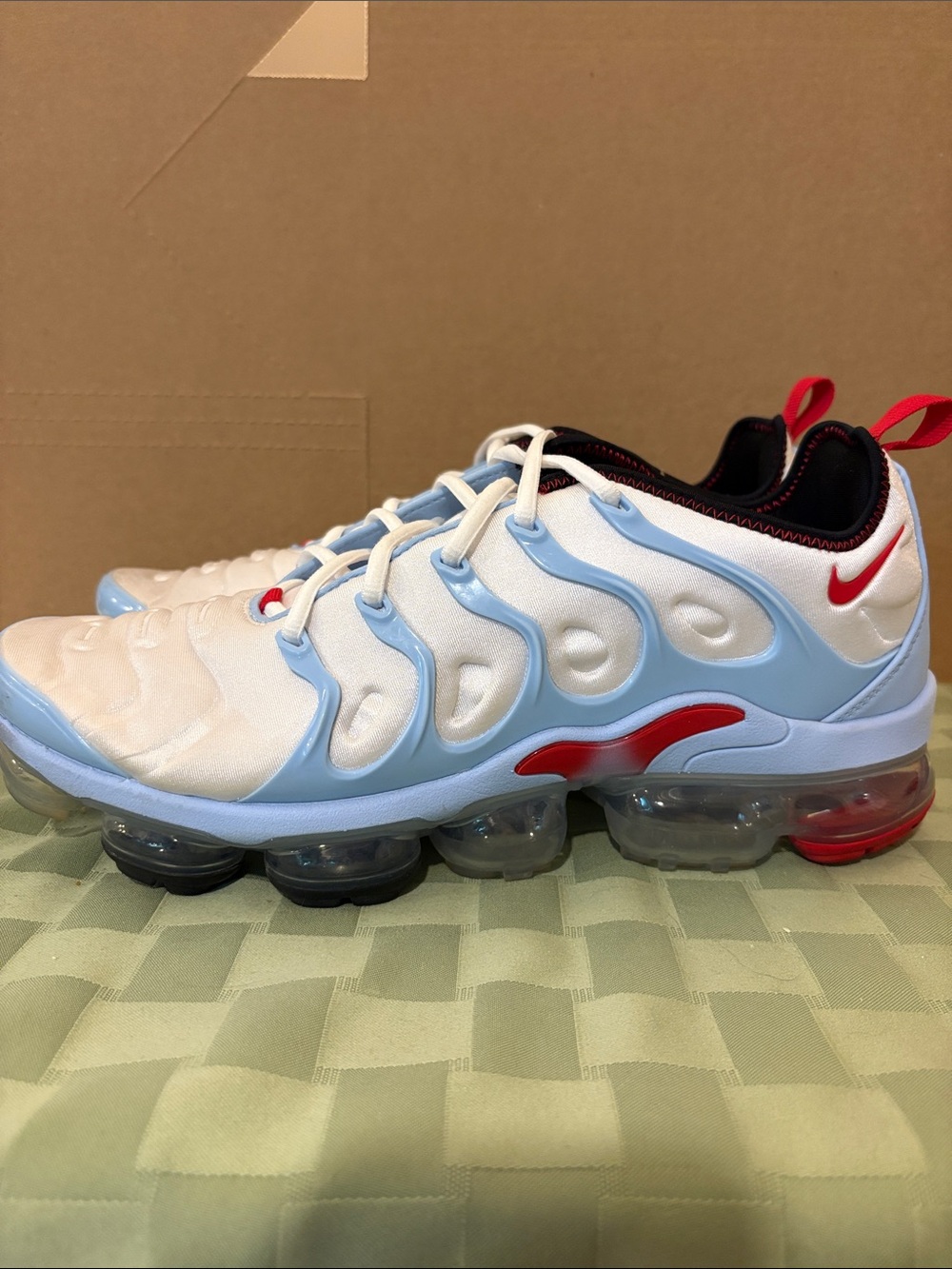 Men’s Nike VaporMax White Light Blue & Red Size 11. No Box.